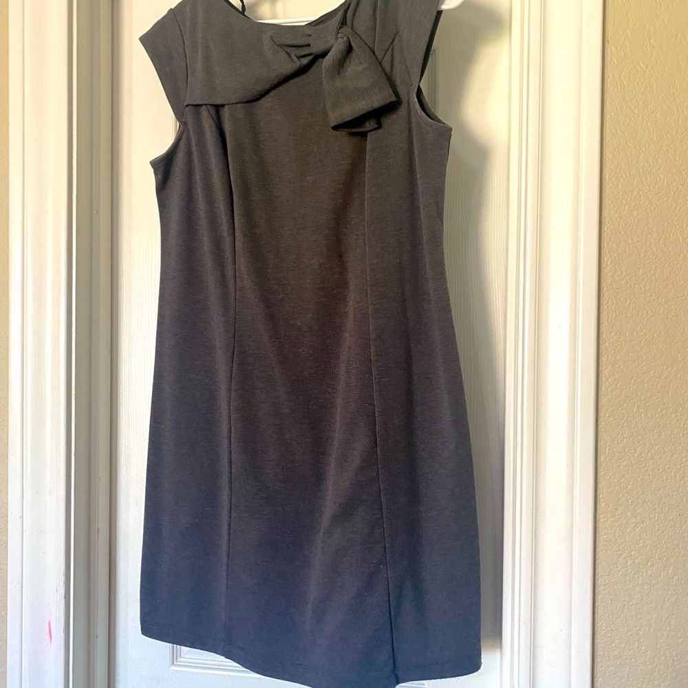 Cute gray dress with a bow!